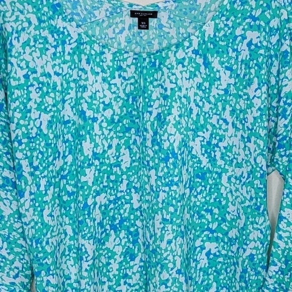 Ann Taylor | Blue and Green Abstract Speckled Blouse Size XS - Picture 4 of 4